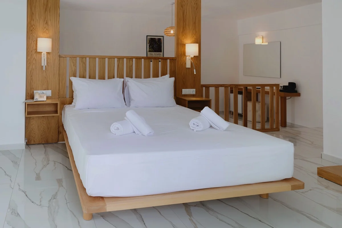 Tiara Holidays - Blue Bay Hotel Suite bračni ležaj